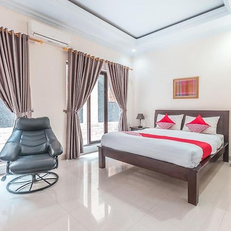 Oyo 1667 Wisma Lux Barkah Jacarta Exterior foto
