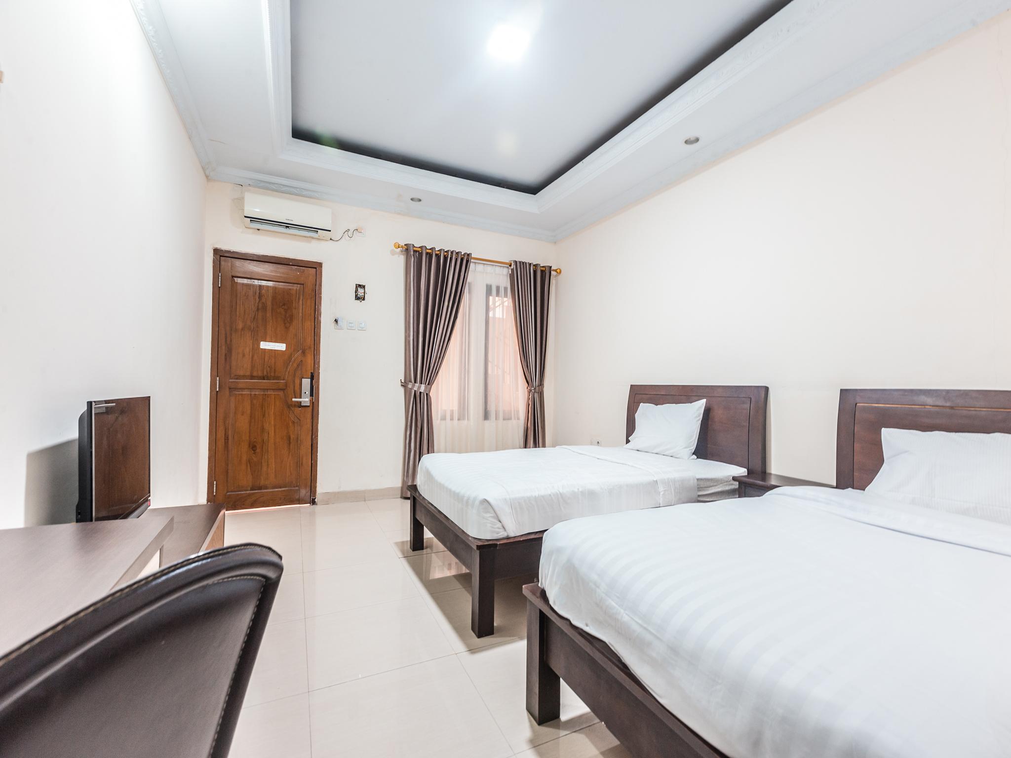 Oyo 1667 Wisma Lux Barkah Jacarta Exterior foto