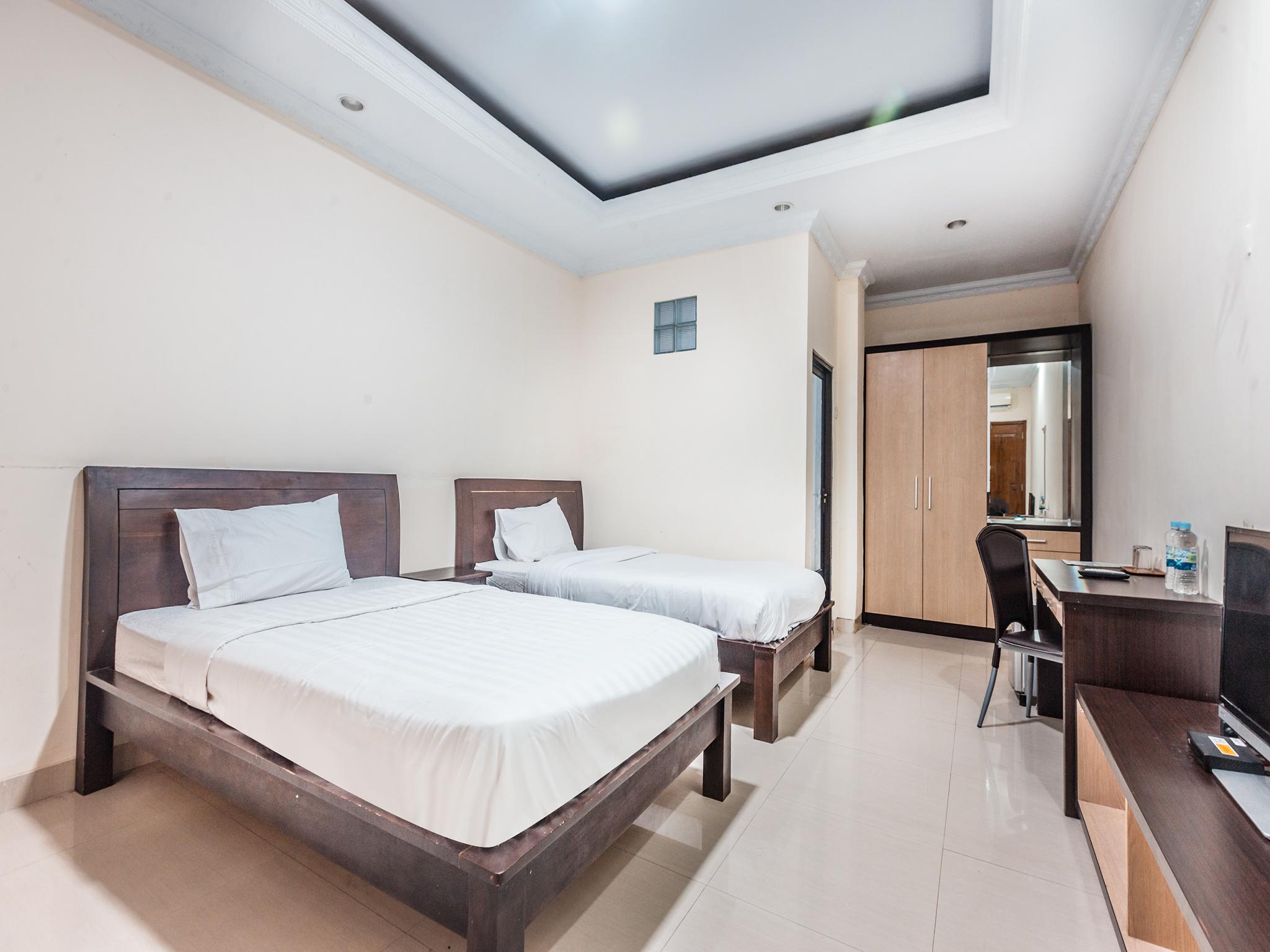Oyo 1667 Wisma Lux Barkah Jacarta Exterior foto