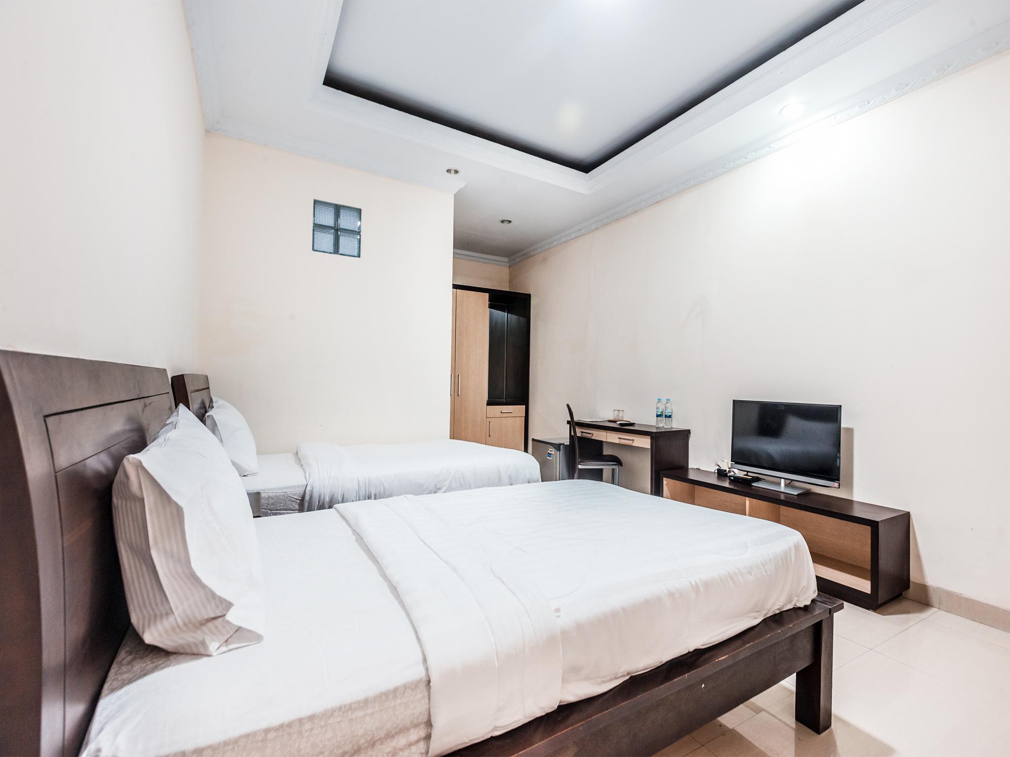 Oyo 1667 Wisma Lux Barkah Jacarta Exterior foto