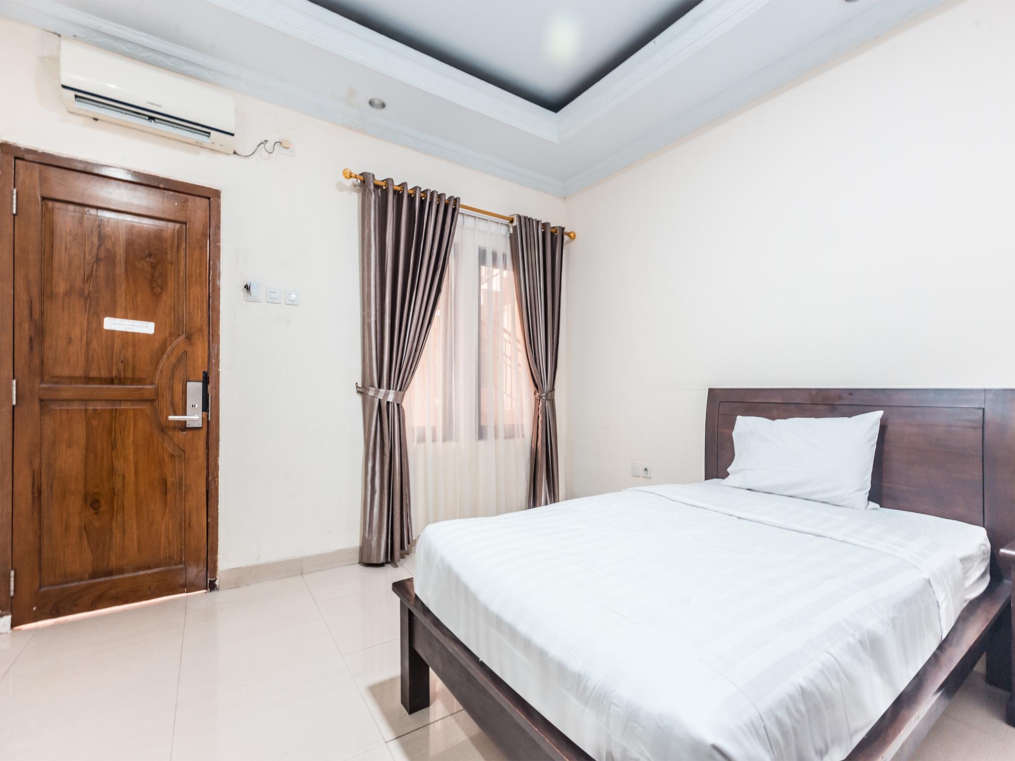 Oyo 1667 Wisma Lux Barkah Jacarta Exterior foto