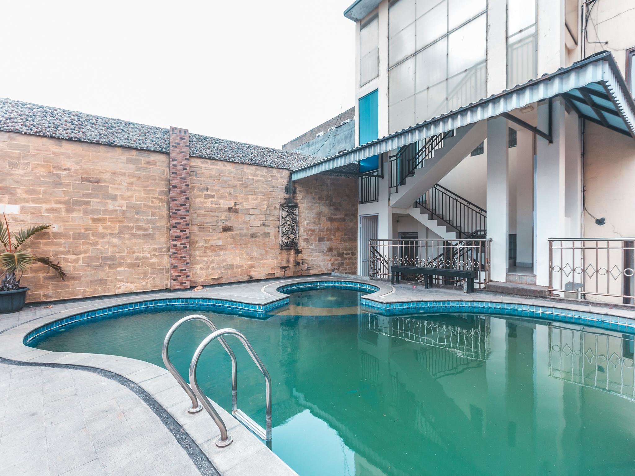 Oyo 1667 Wisma Lux Barkah Jacarta Exterior foto