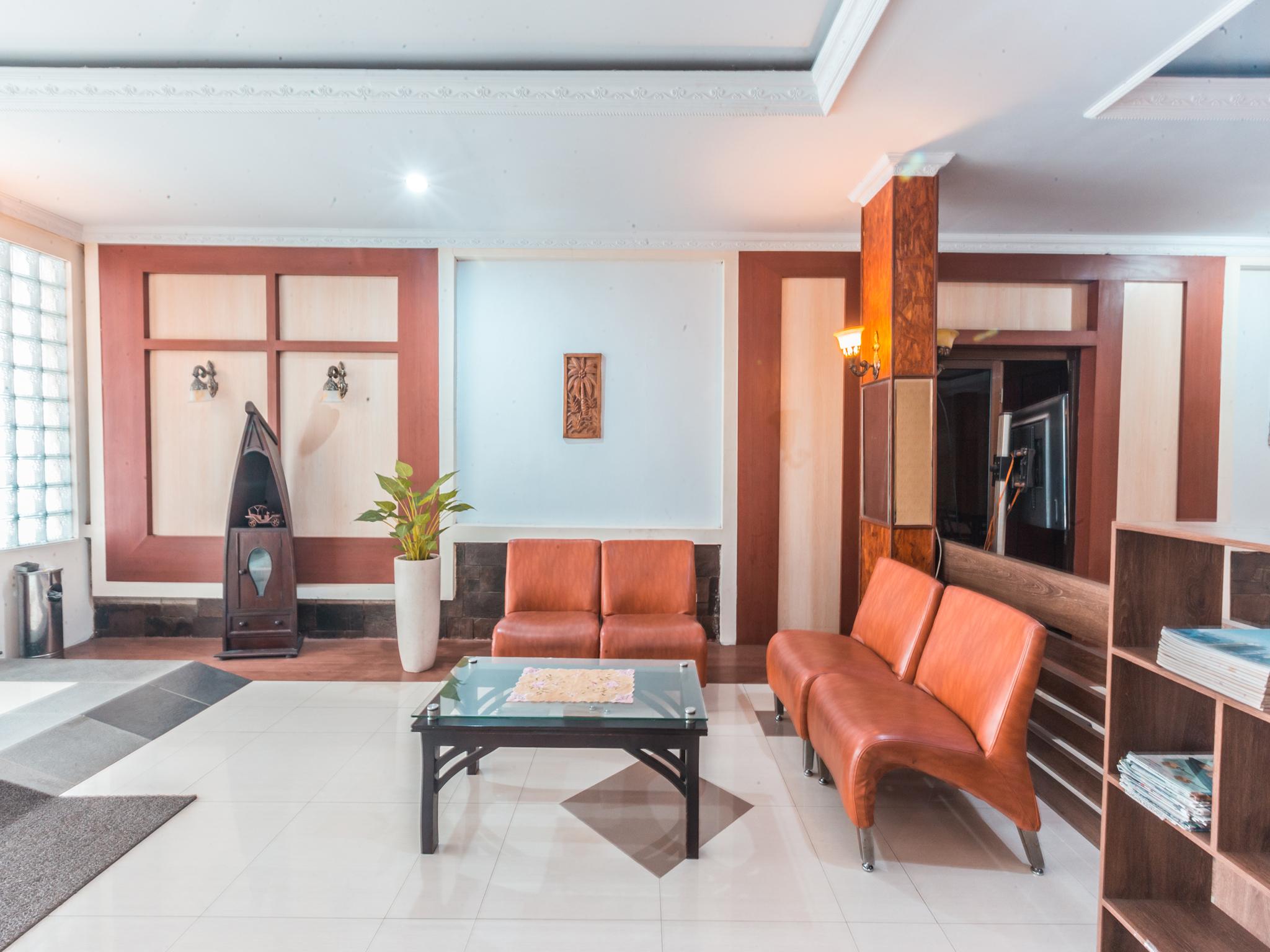Oyo 1667 Wisma Lux Barkah Jacarta Exterior foto