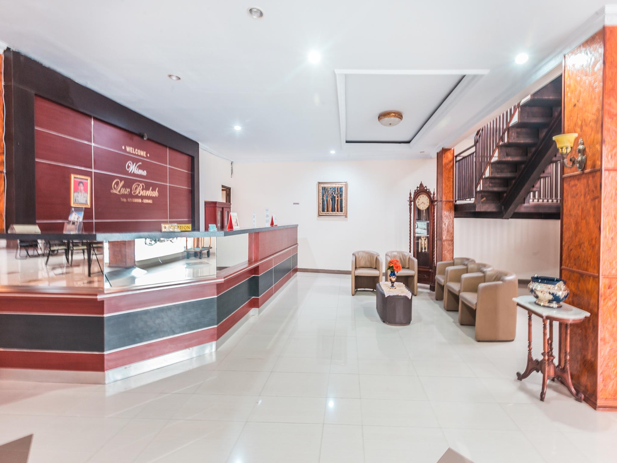 Oyo 1667 Wisma Lux Barkah Jacarta Exterior foto