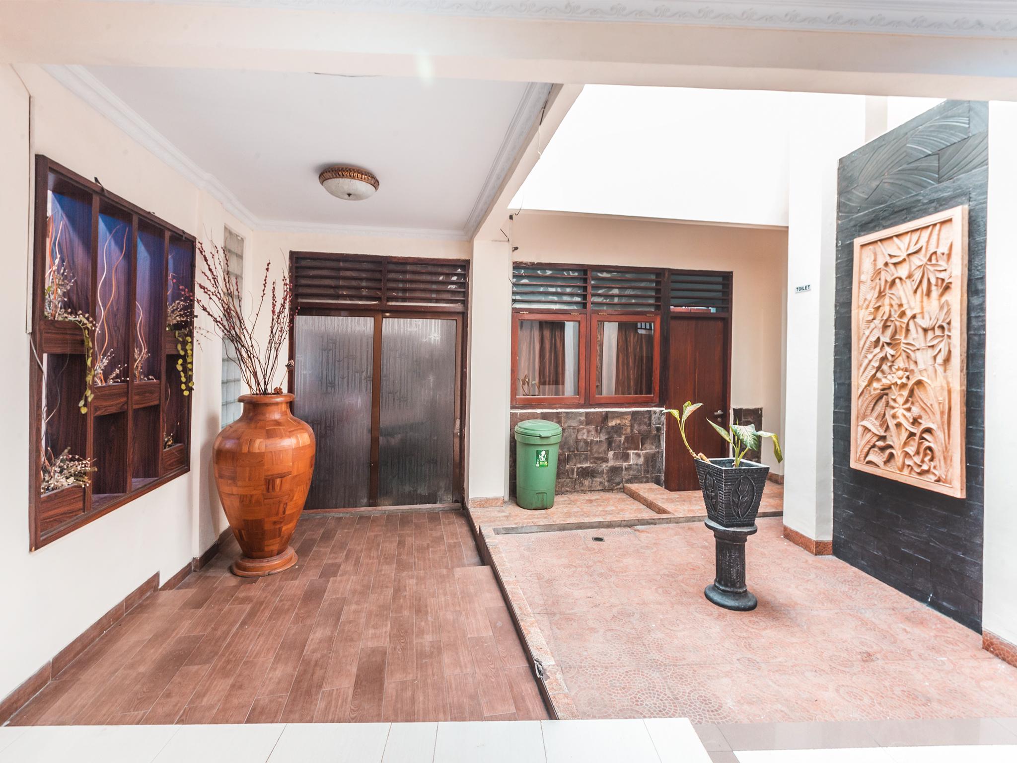 Oyo 1667 Wisma Lux Barkah Jacarta Exterior foto
