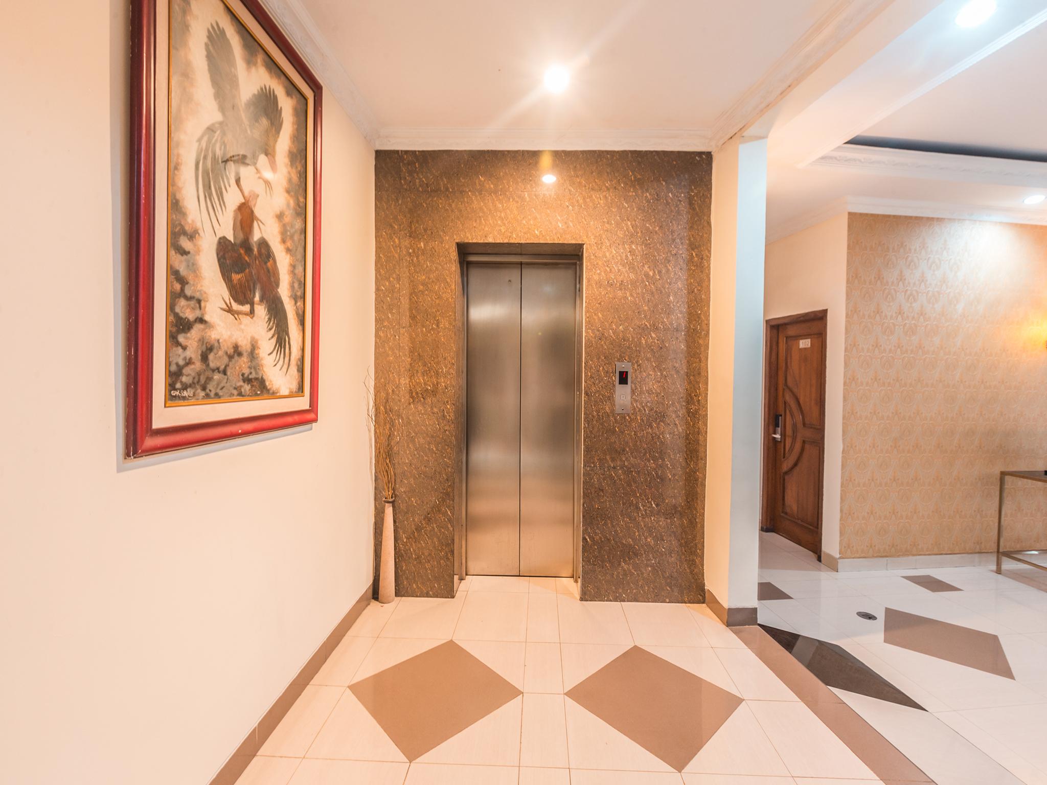 Oyo 1667 Wisma Lux Barkah Jacarta Exterior foto