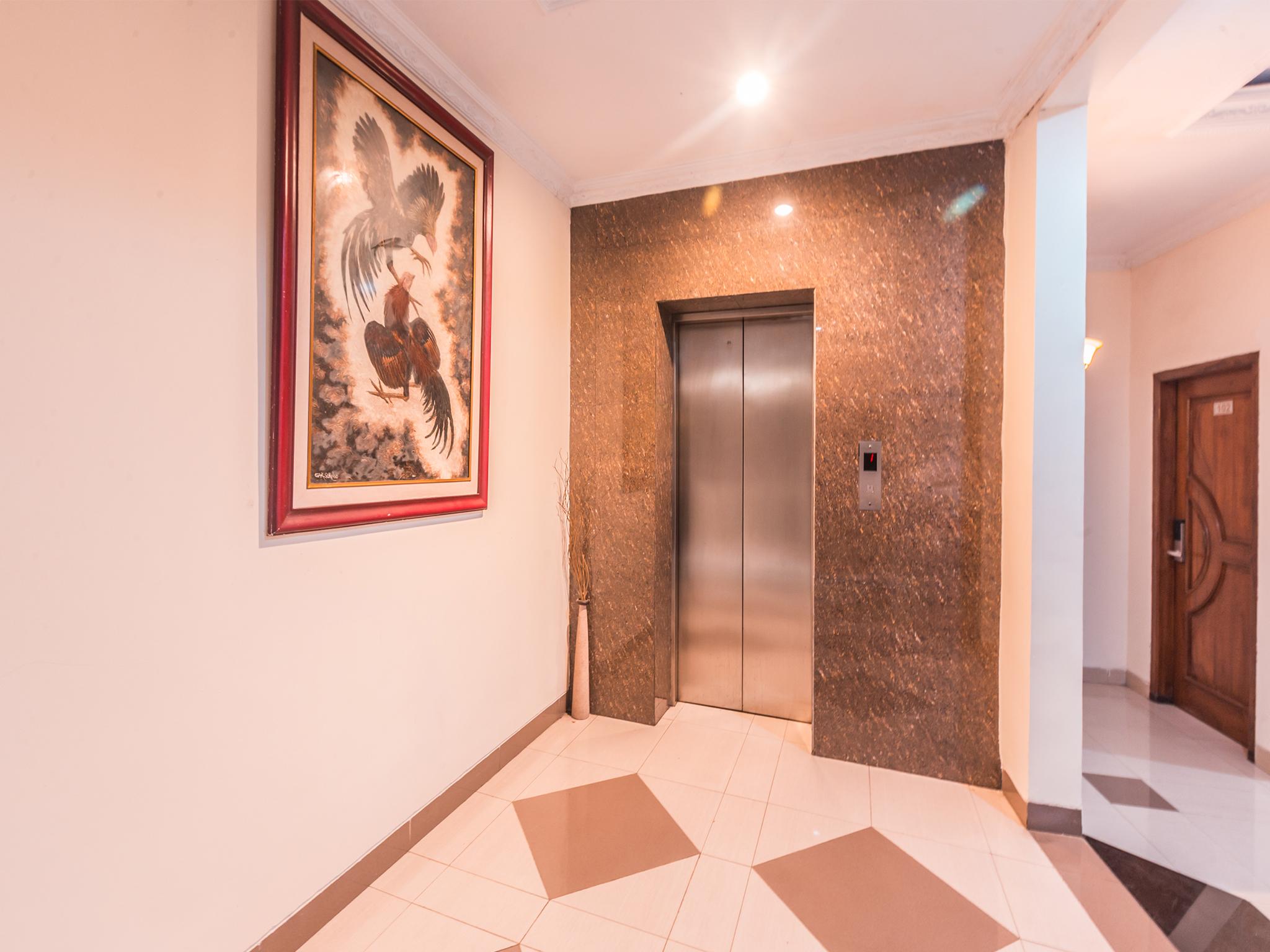 Oyo 1667 Wisma Lux Barkah Jacarta Exterior foto